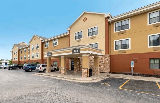 Furnished Studio-Bloomington - Normal