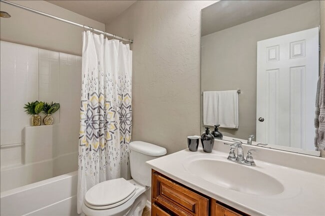 Photo - Adorable Cozy Home in Yukon (Mustang Schools)