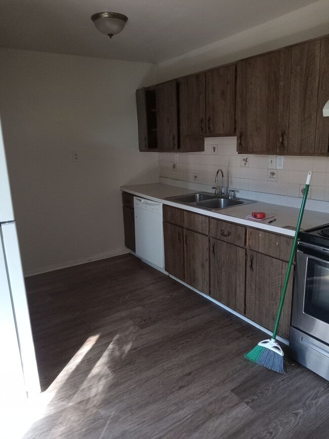 Photo - 913 Summit St Unit 01