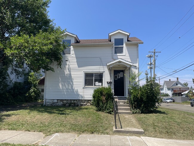 Building Photo - 1060 E 24th St