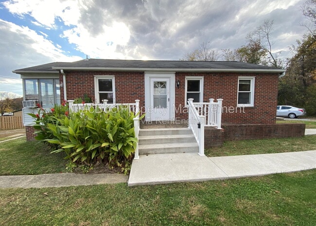 Building Photo - 181 Truslow Rd Unit 1