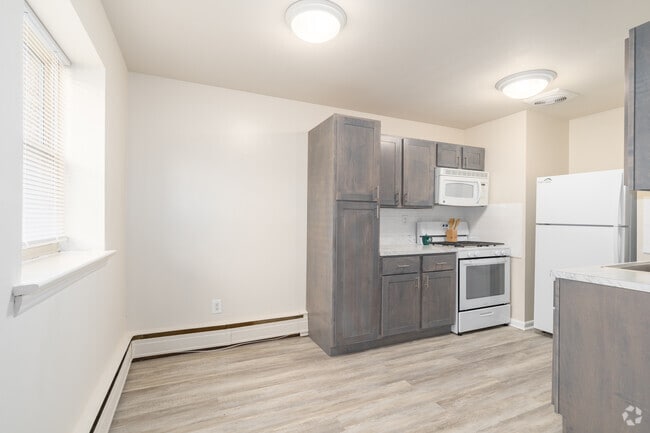 2BR, 1BA - 865SF Dining Area
