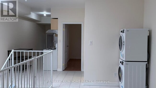 Photo - 413 Spadina Ave.