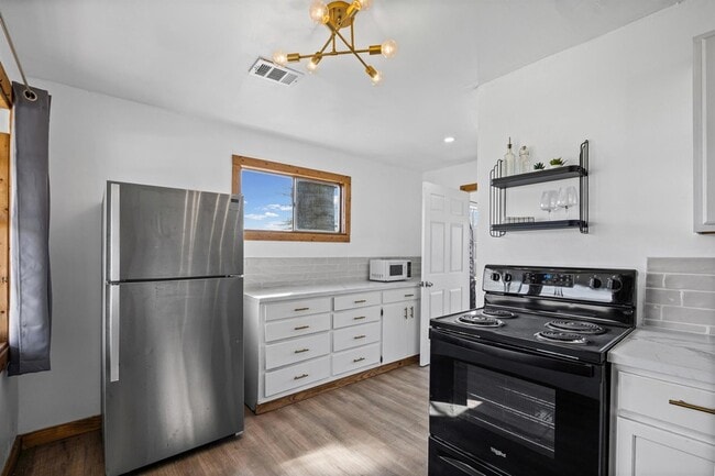 Photo - 1418 Kingshill Dr