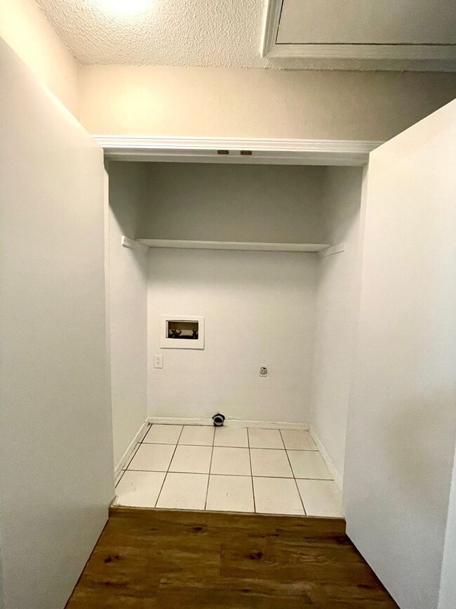 Photo - 01775 Unit 781 Rushmeade Road - Left Side