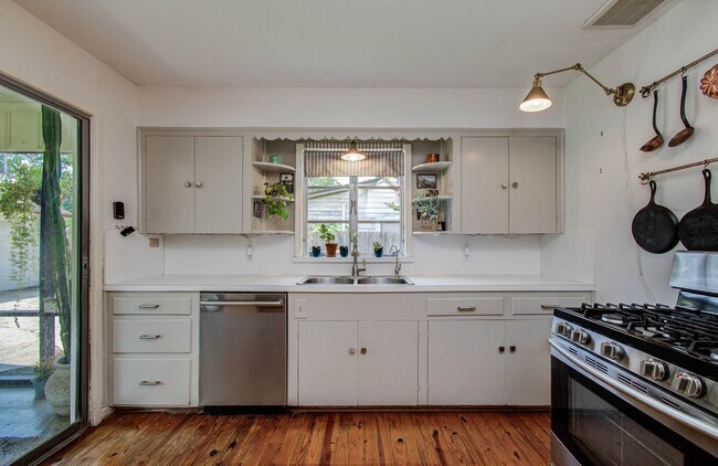 Photo - 6668 Merry Ln