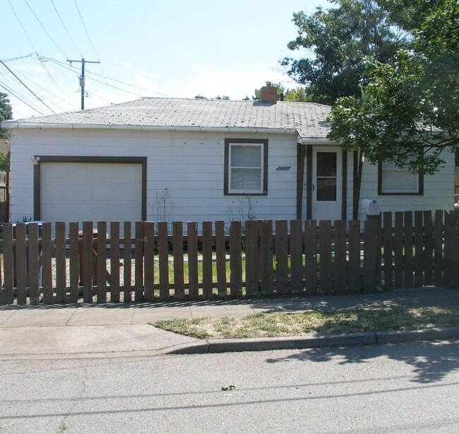 Building Photo - ***Coming Soon April 30, 2026***Rare Gonzaga-area 1-bed with yard, garage, and bonus space.