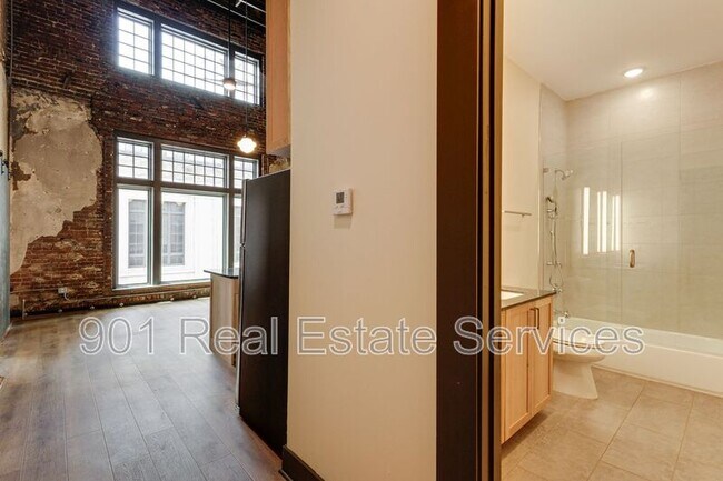 Photo - 124 Monroe Ave Unidad #202