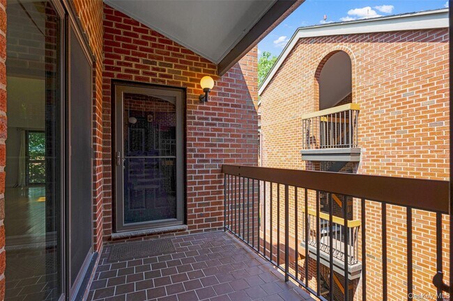 Photo - 18 Bronxville Glen Dr Unit 11