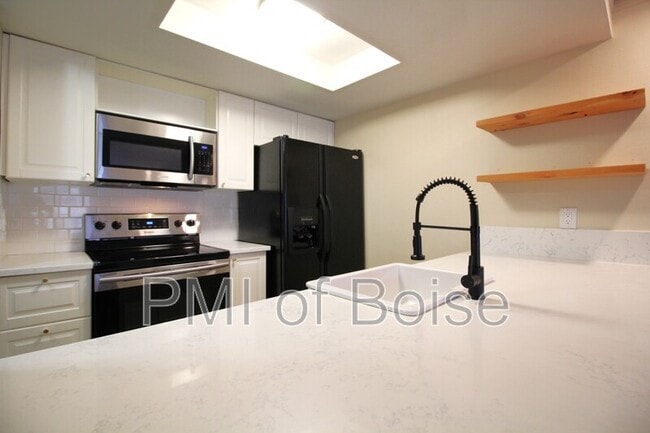 Building Photo - 6236 Coach Royale Ln