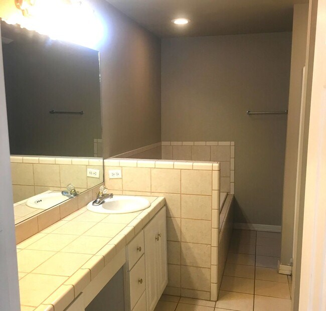 Photo - PRE-LEASING FOR AUG 10TH MOVE-IN! - 4 BED/2BATH HOUSE