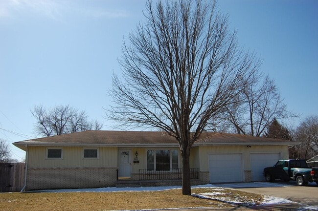 Building Photo - 1101 SE Bel Aire Rd Rental