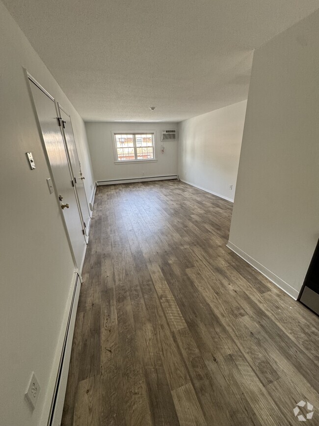 Building Photo - 14 Central St Unit #3 Rental