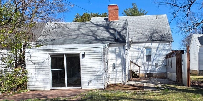 Photo - Adorable 3 Bedroom Bungalow Across from Mercy Hospital $1395!!!