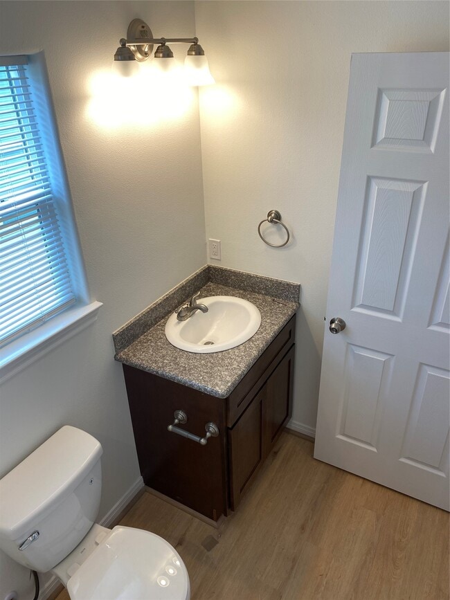 Photo - 3722 Putnam Dr