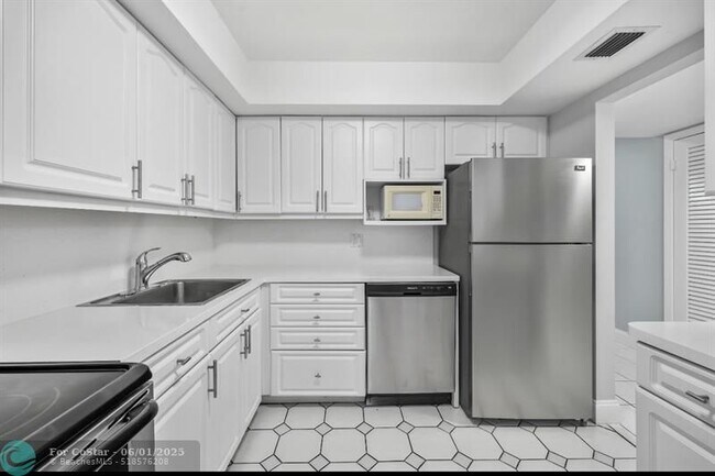 Photo - 6100 S Falls Cir Dr Unit 204