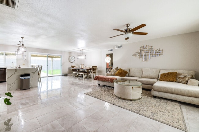 Photo - 903 W Harvard Dr Unidad SI ID1546099P