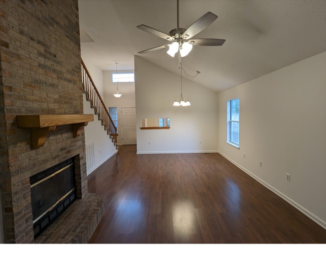 198 Leslie Ln