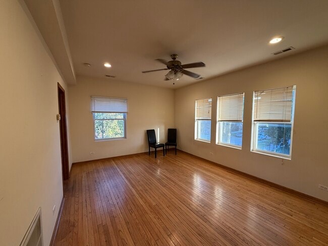 Photo - 3000 W 61st St