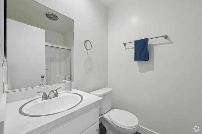 2BR, 2BA - 990SF - Second Bathroom