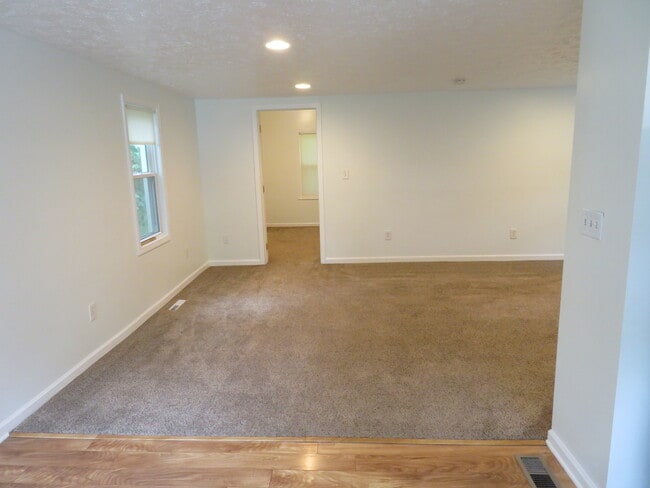Photo - 1139 Yorkshire Dr