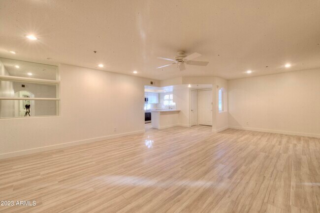 Photo - 5104 N 32nd St Unidad 408