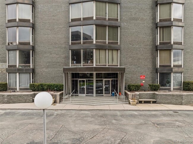 Photo - 8200 E Jefferson Ave Unidad 506