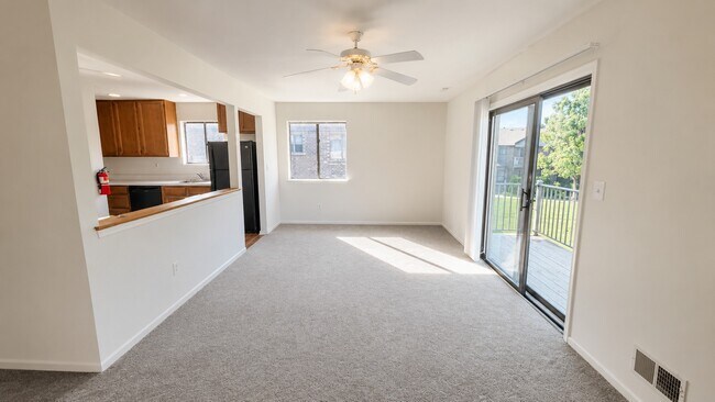 LIVING ROOM - 4116 Birchwood Ct Unit 4116