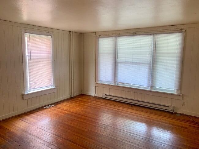 Photo - 128 10th St S