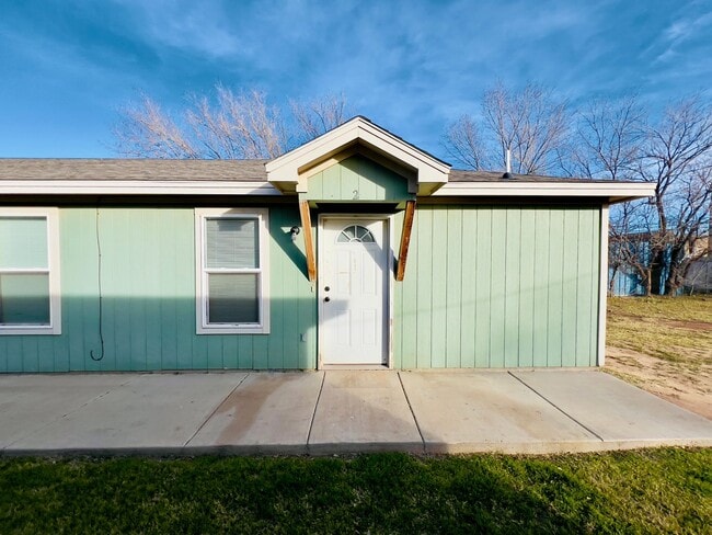 Building Photo - Charming 3-Bedroom Home with Hardwood Floors & Large Backyard – Lubbock, TX