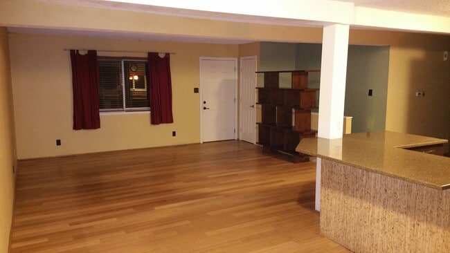 Photo - 1266 Aikins Way