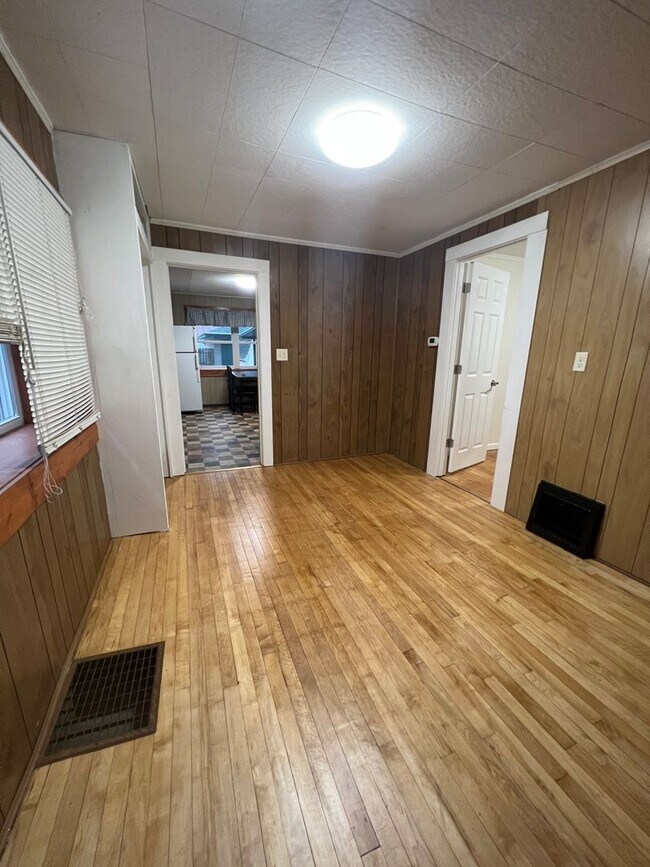 Four Bedroom Home in La Crosse - Four Bedroom Home in La Crosse