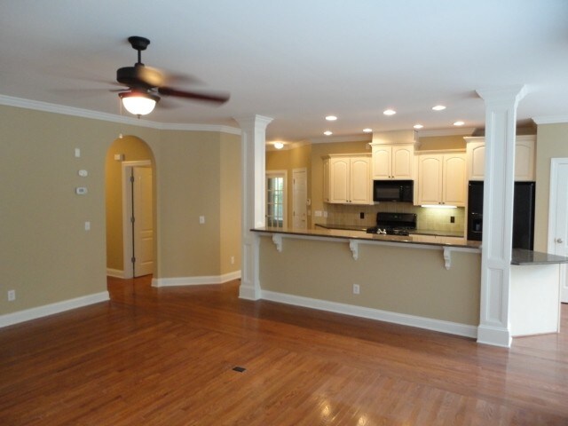 Photo - 1417 Flemming House St