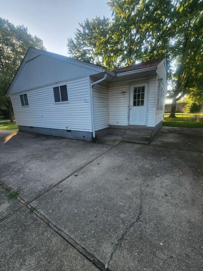 Photo - Updated 3 bedroom 1.5 home great for enter...