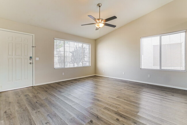 Photo - 463 E Harrison St