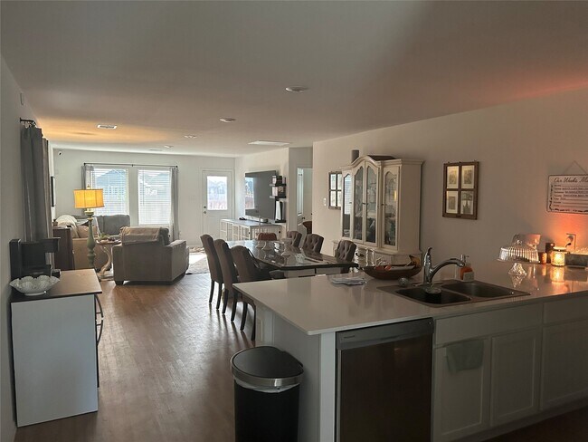 Photo - 122 Spring Rose Dr