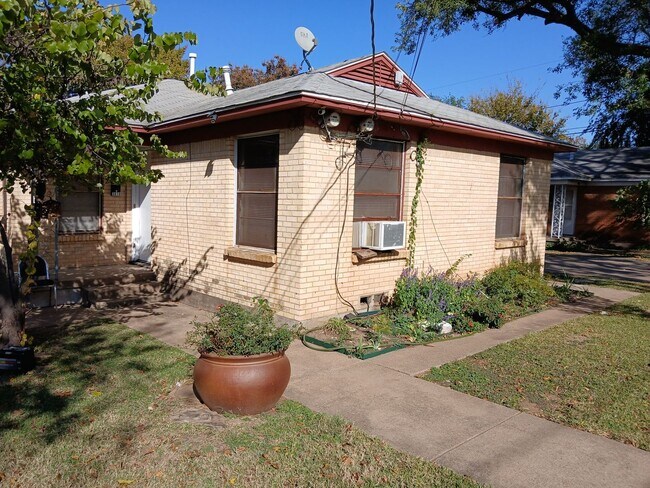 Photo - Avon 3019-3021 Unit 3019