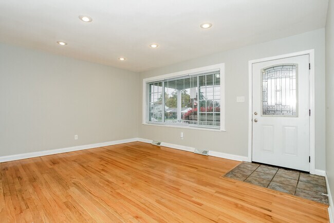 Photo - 803 Serben Dr