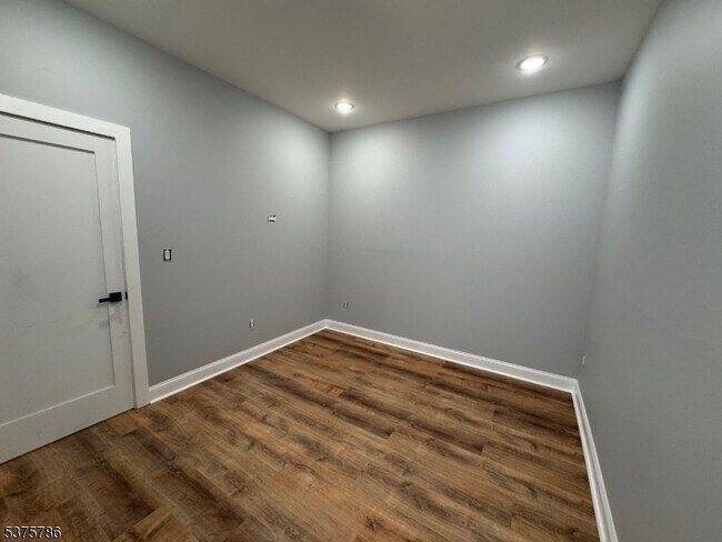 Photo - 372 Main St Unidad 3