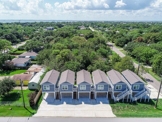 Building Photo - 203 6th St Unit D