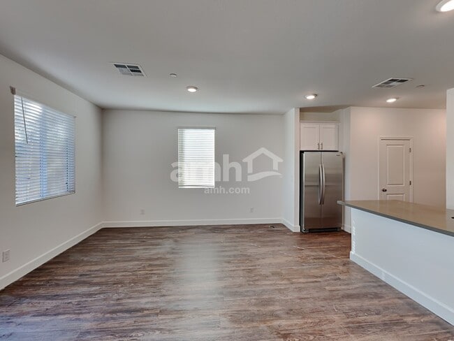 Photo - 3360 Blodwen St