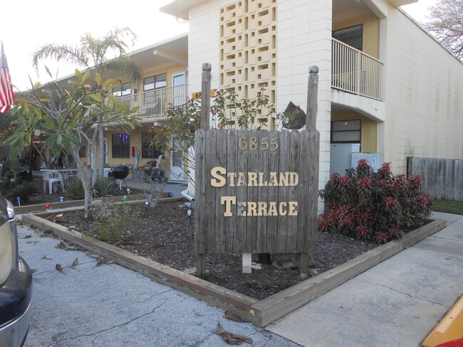 Building Photo - 6855 Poinsetta Ave Unit 9