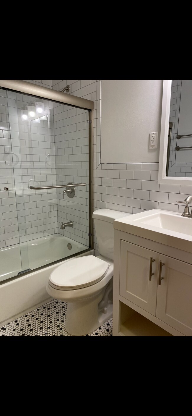 Photo - 1000 N Osborne Blvd Apartments