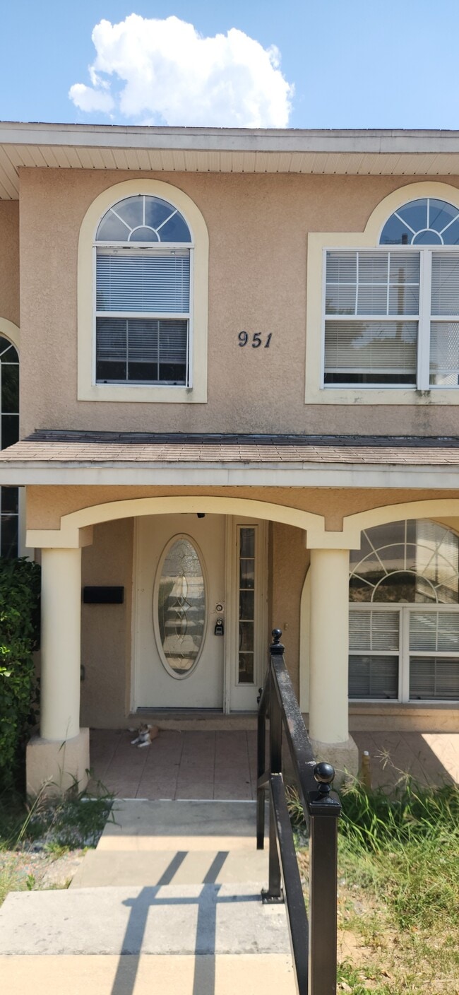 Building Photo - 963 E Main St