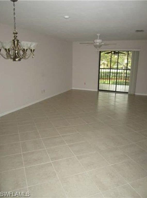 Living room - 10011 Maddox Ln Unit A201