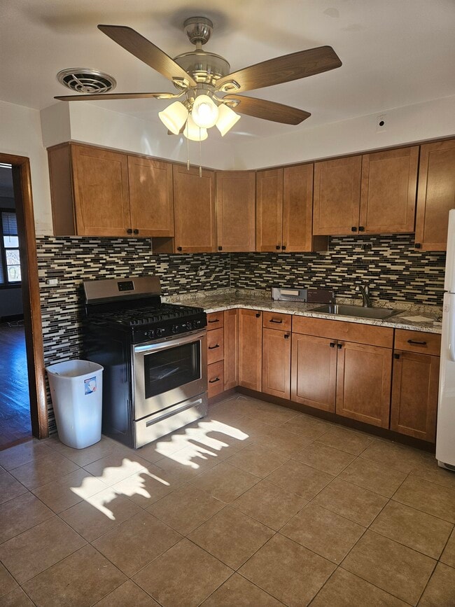 Building Photo - 4741 Keeney St Unit 4741 keeney 2 west