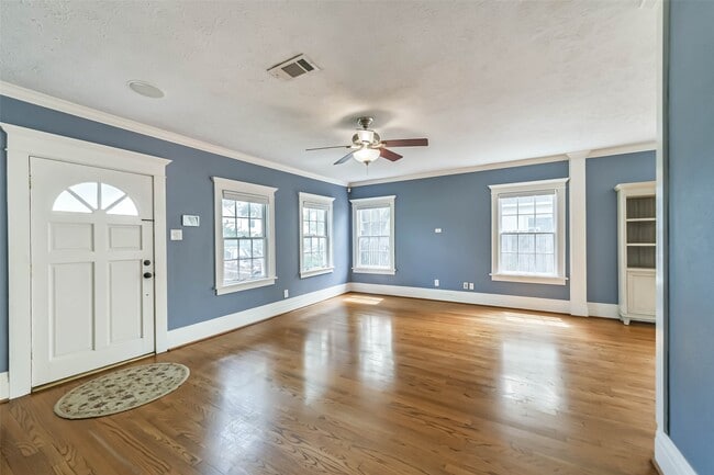Photo - 424 W 30th St