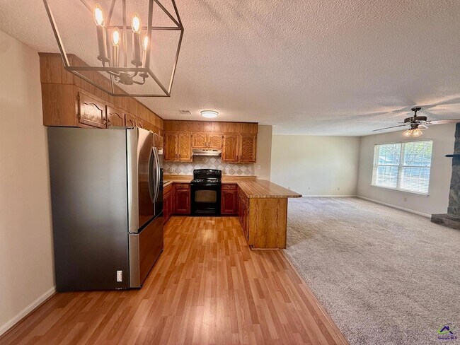 Photo - 104 Water Dr