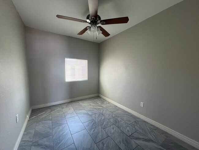 Photo - T6002 Unit 1422 - Back