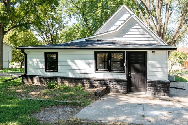 Photo - Charming 3BD/1BA Single Family Home!